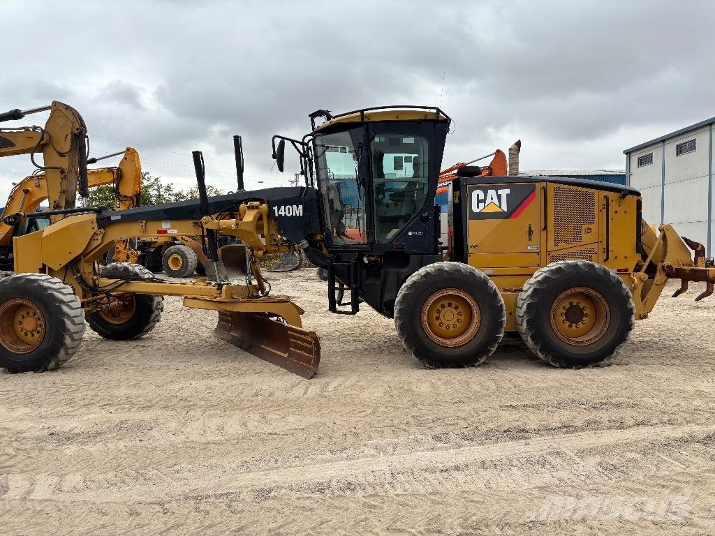 CAT 140M Grederji