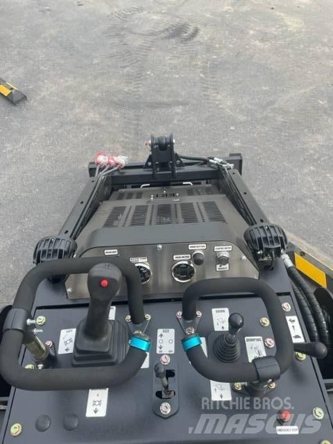 KRT ST 900 HD Skid steer mini nakladalci