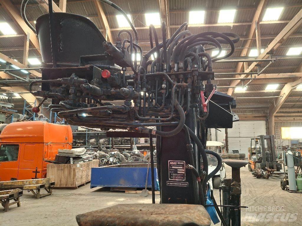 Atlas AK 4002 Paletna dvigala
