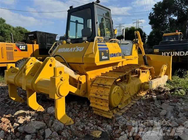 Komatsu D 85 Buldožerji goseničarji