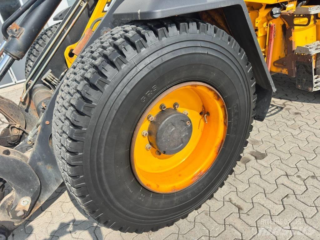 JCB 413 Kolesni nakladalci