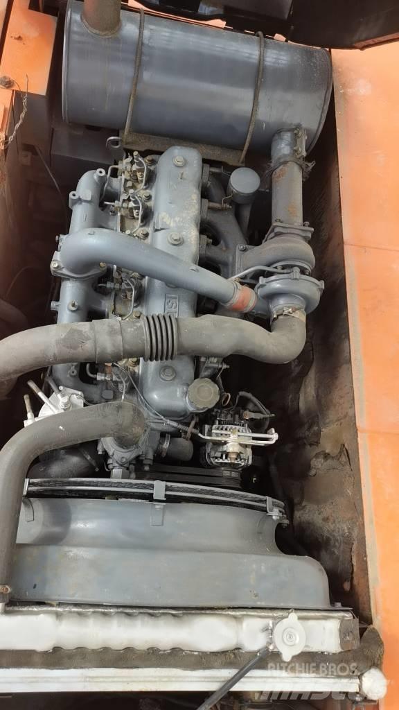 Hitachi EX 200-5 Bagri goseničarji