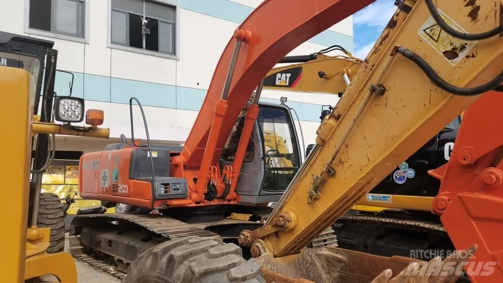Hitachi EX 200-5 Bagri goseničarji