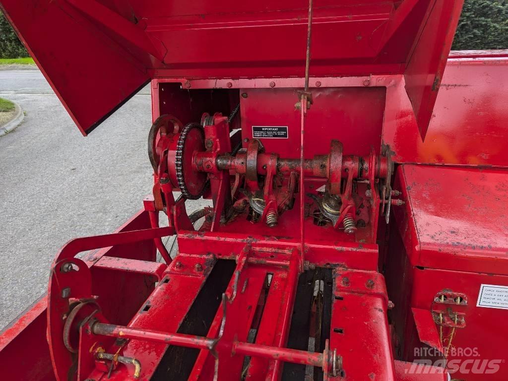 Massey Ferguson 124 Balirke (kvadratne bale)