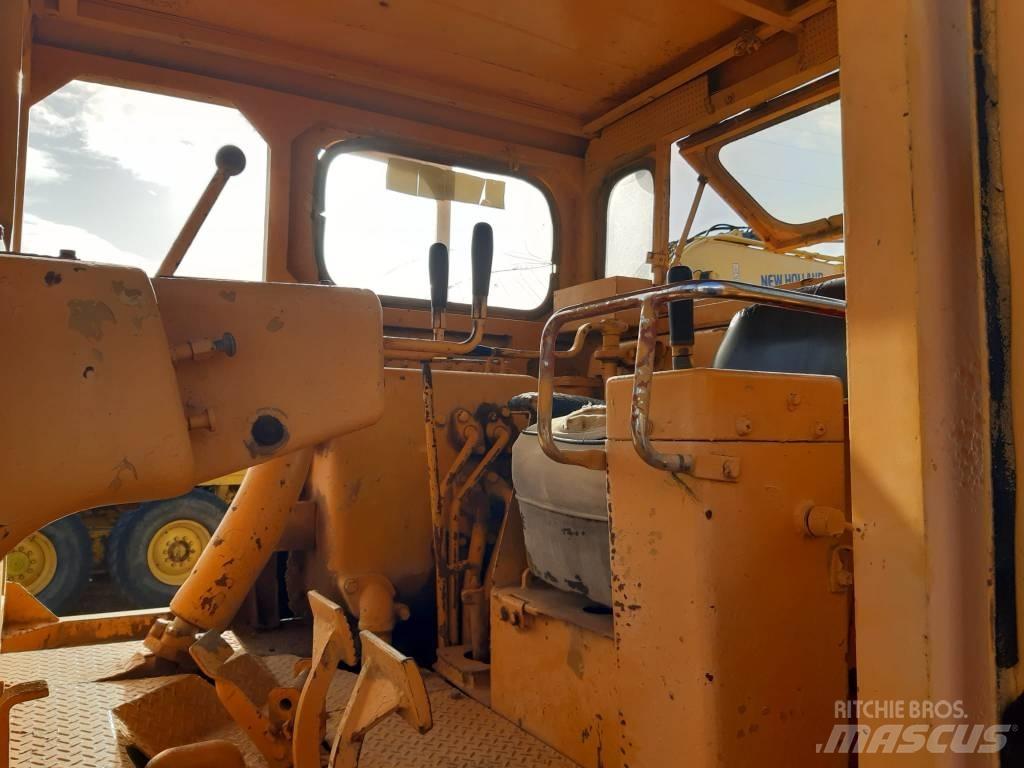 Komatsu D 85 E-12 Buldožerji goseničarji