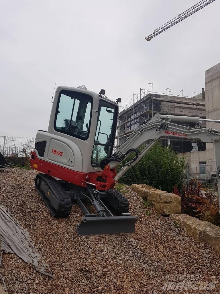Takeuchi TB225 Mini bagri <7t