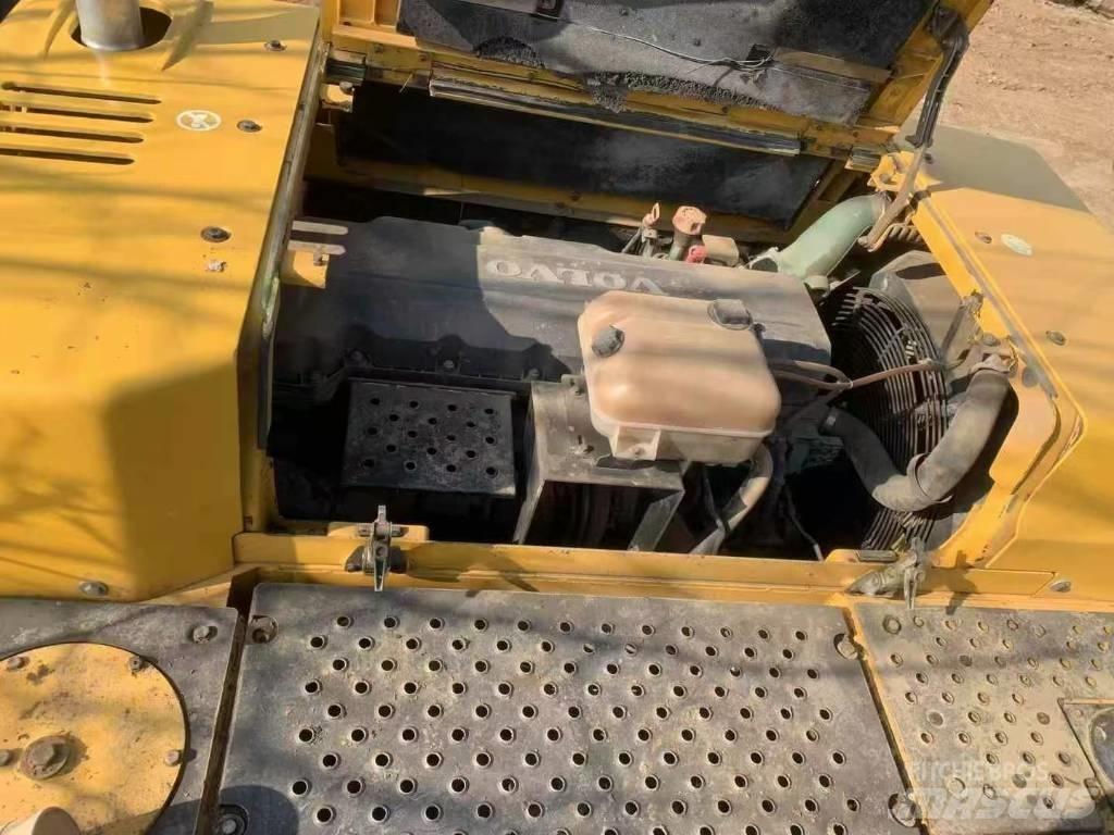 Volvo EC 380 Bagri goseničarji