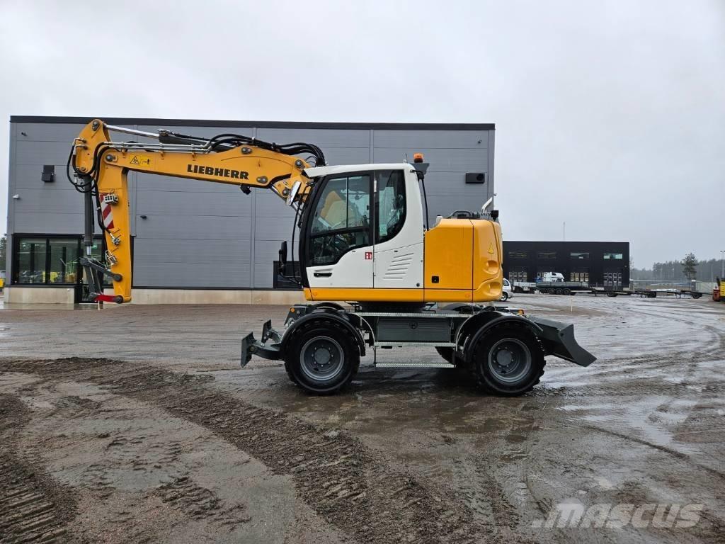 Liebherr 913 Compact Bagri na kolesih