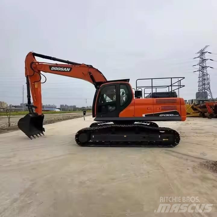 Doosan DX300LC Bagri goseničarji