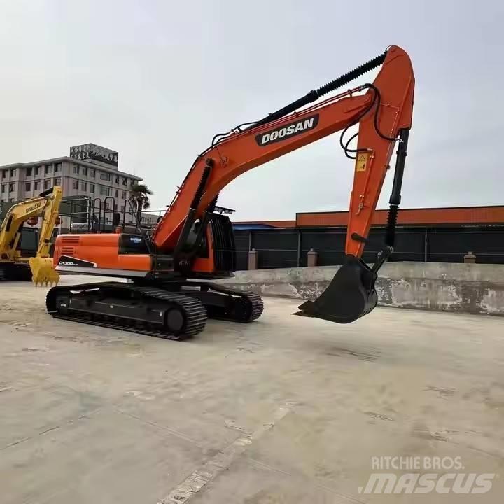 Doosan DX300LC Bagri goseničarji