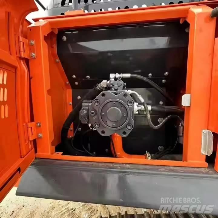 Doosan DX300LC Bagri goseničarji