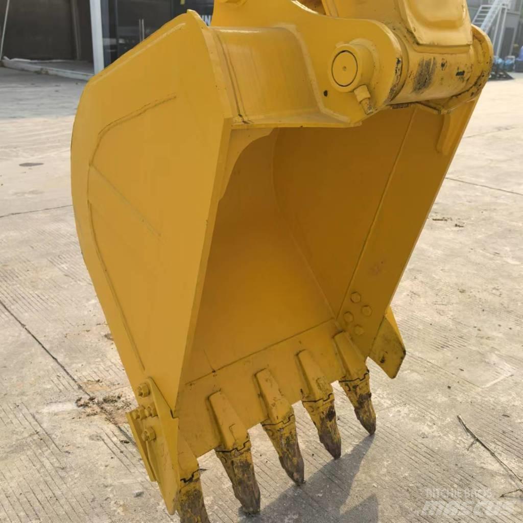 Komatsu PC 130 Bagri goseničarji