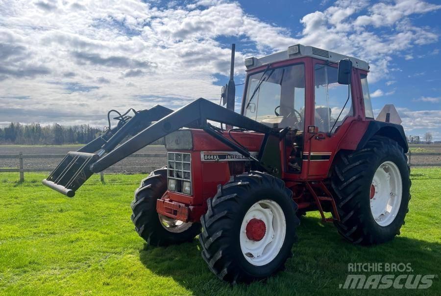 Case IH 844 XL Traktorji