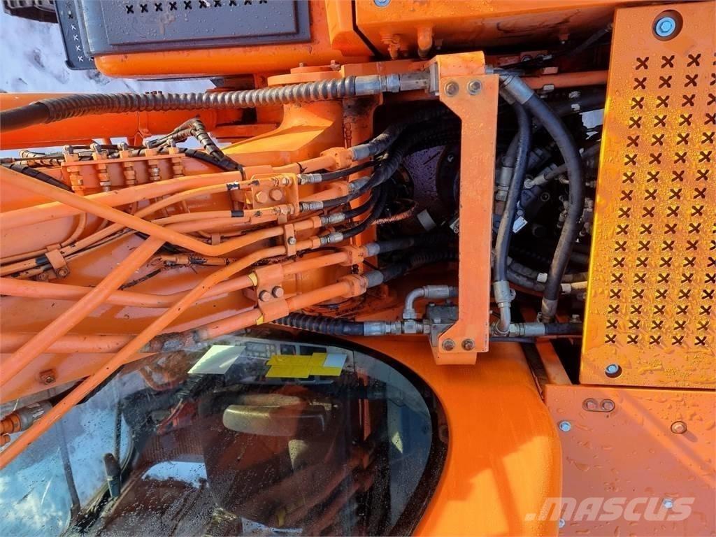 Doosan DX 225 LC Bagri goseničarji