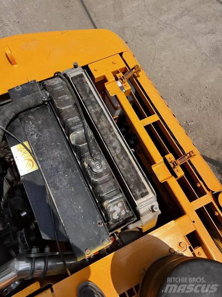 Hyundai 210W-7 Bagri na kolesih