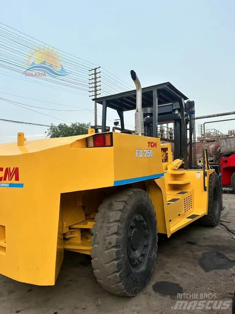 TCM FD 250 Dizelski viličarji