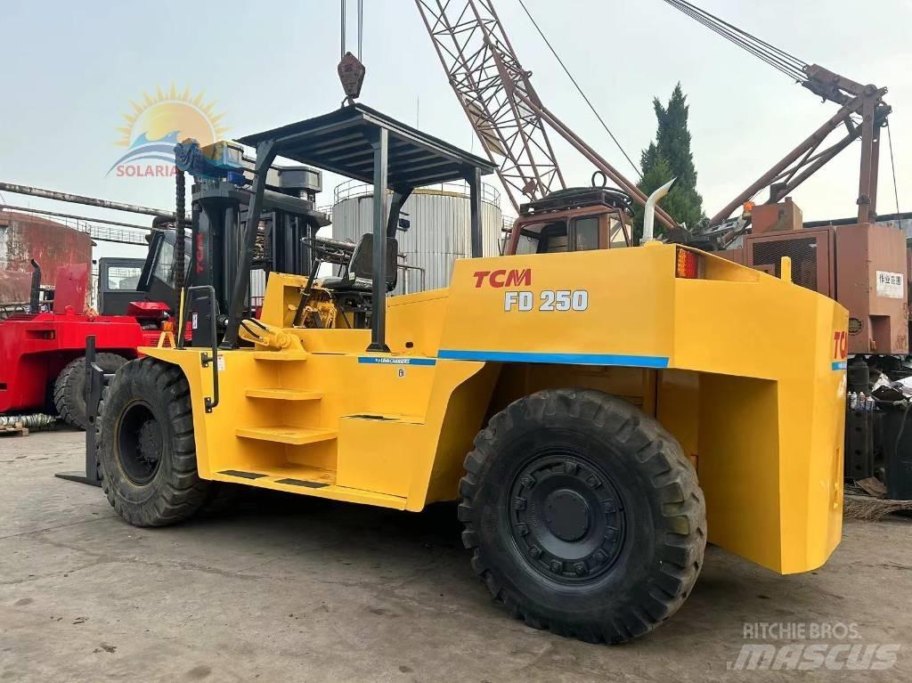 TCM FD 250 Dizelski viličarji