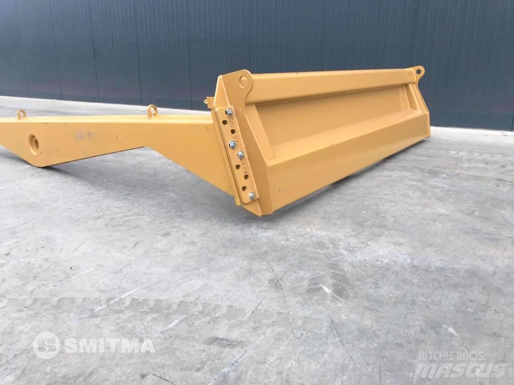 CAT 725 Tailgates