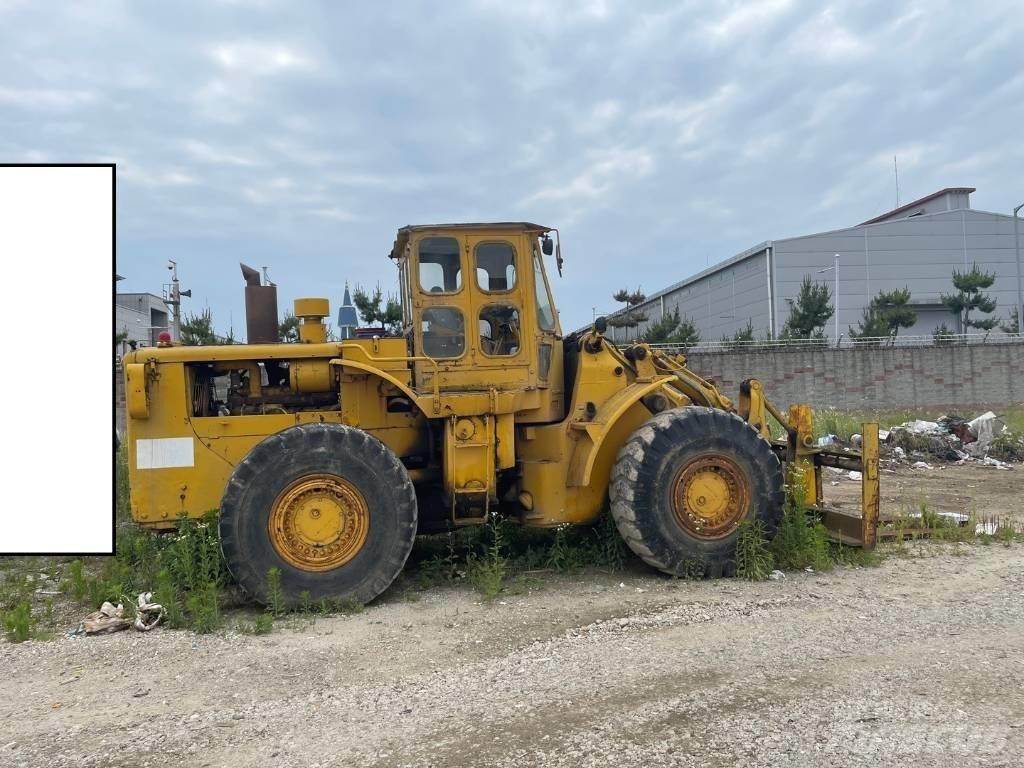 CAT 980 B Kolesni nakladalci