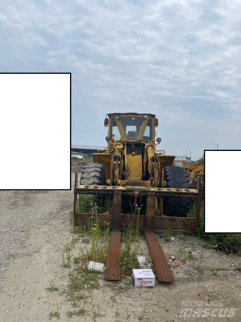 CAT 980 B Kolesni nakladalci