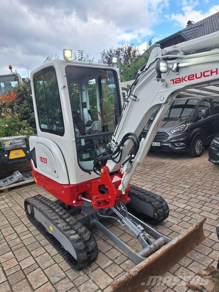 Takeuchi TB 225 Mini bagri <7t