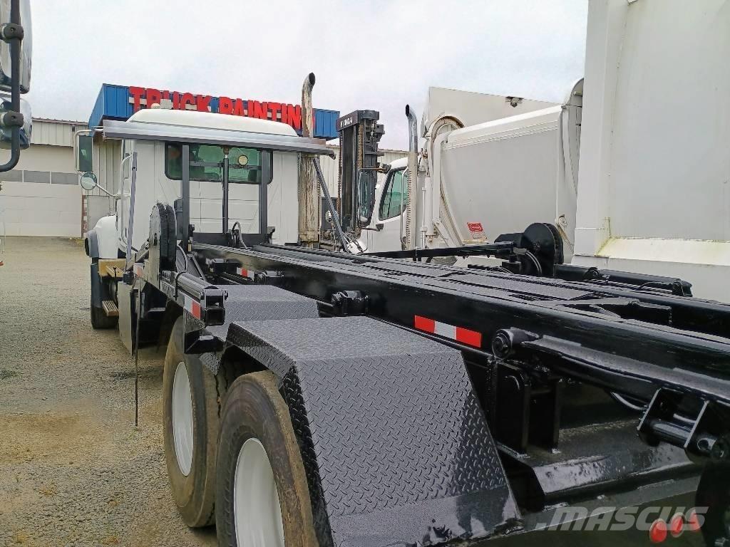 Mack CV 713 Razstavljivi tovornjaki z žičnimi dvigali