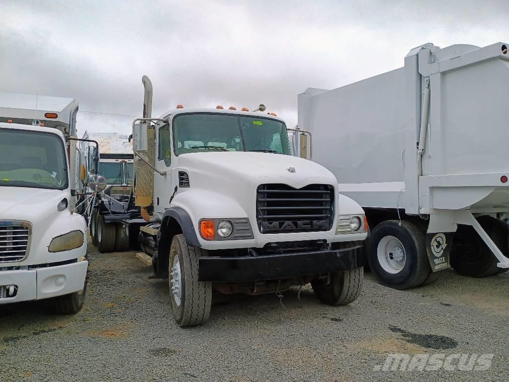 Mack CV 713 Razstavljivi tovornjaki z žičnimi dvigali