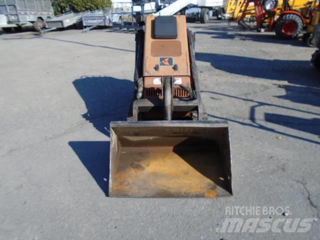 Ditch Witch SK 650 Skid steer mini nakladalci