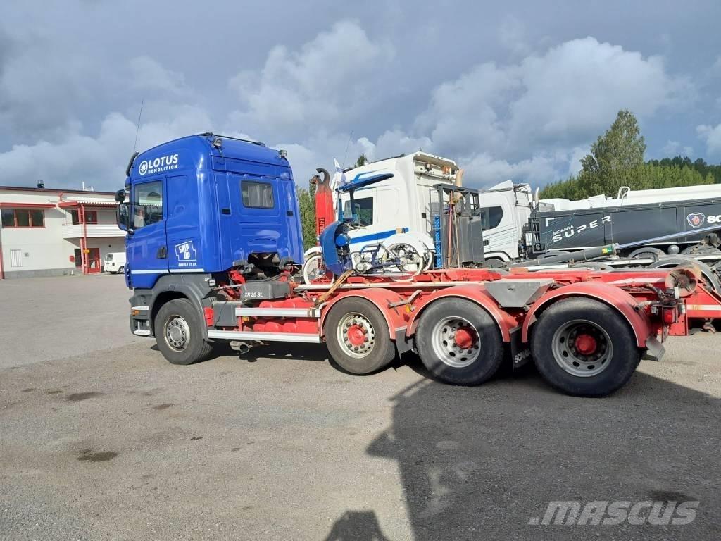 Scania R 560 8x4 Vlačilci