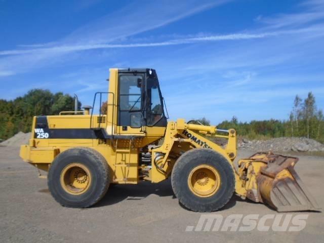 Komatsu WA 250 Kolesni nakladalci