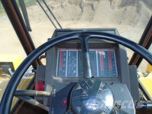 Komatsu WA 250 Kolesni nakladalci