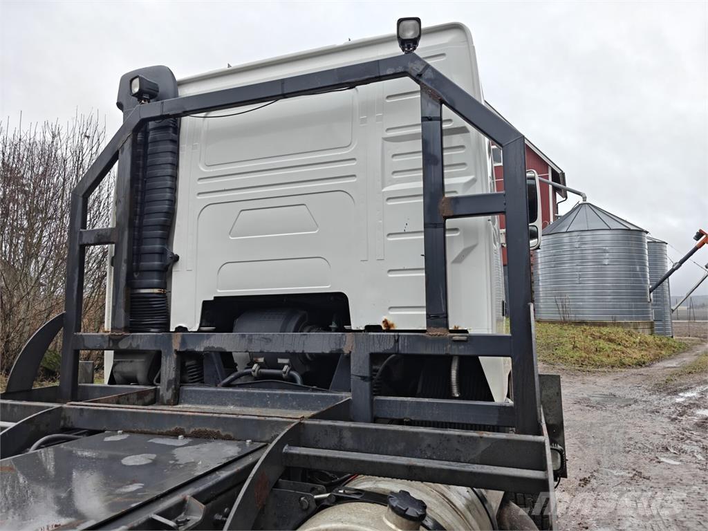 Volvo FH 12 Tovornjaki za prevoz gozdnih strojev