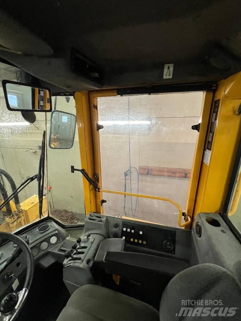 Volvo L90 B Kolesni nakladalci