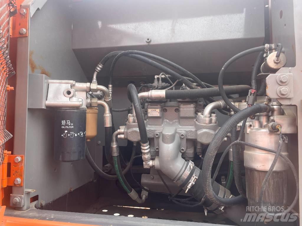 Hitachi ZX 200 Bagri goseničarji