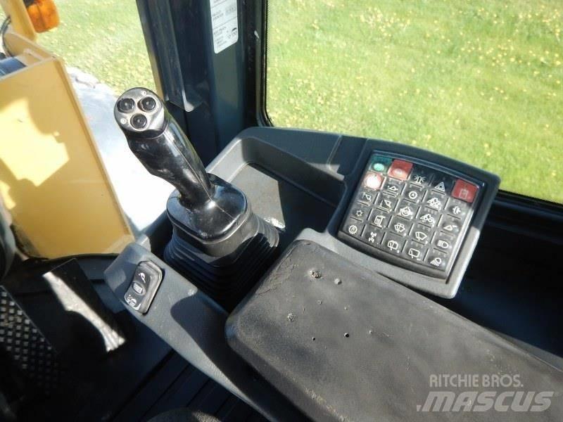 John Deere 624K Kolesni nakladalci