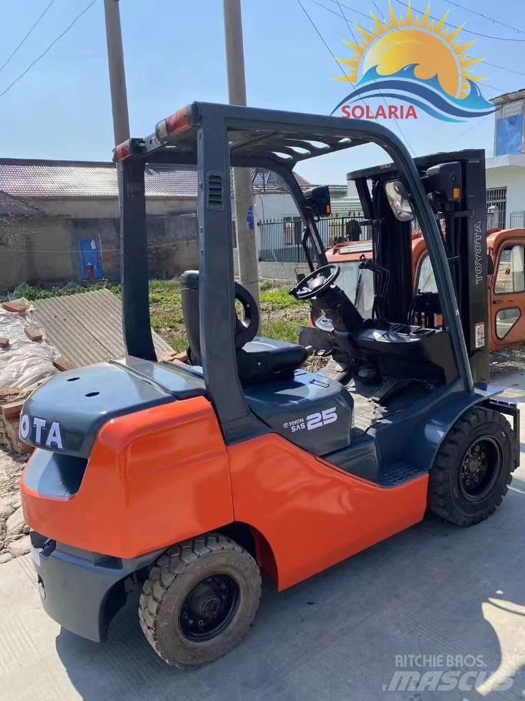 Toyota FD25 Dizelski viličarji