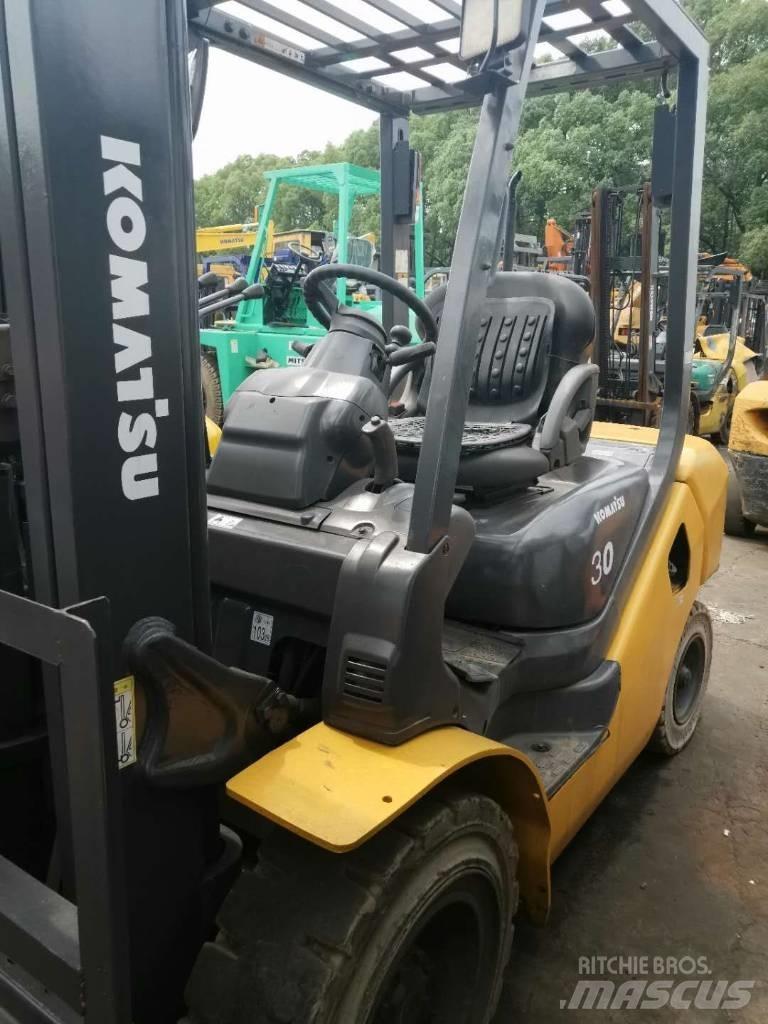 Komatsu 30 Teleskopski viličarji
