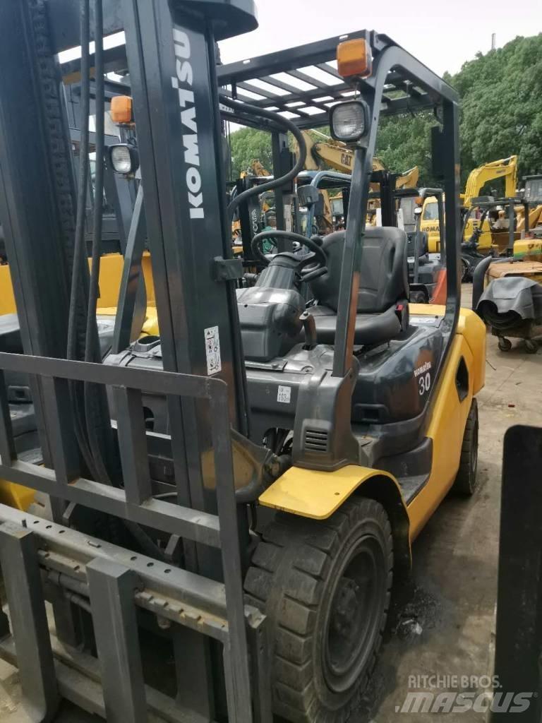 Komatsu 30 Teleskopski viličarji