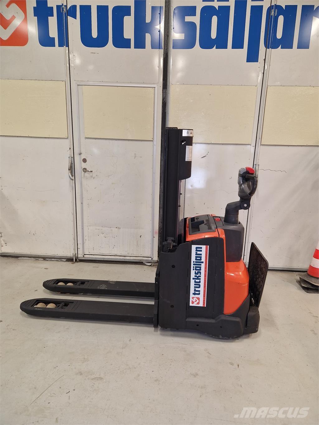 Toyota SWE200D Samopogonski ročni viličarji