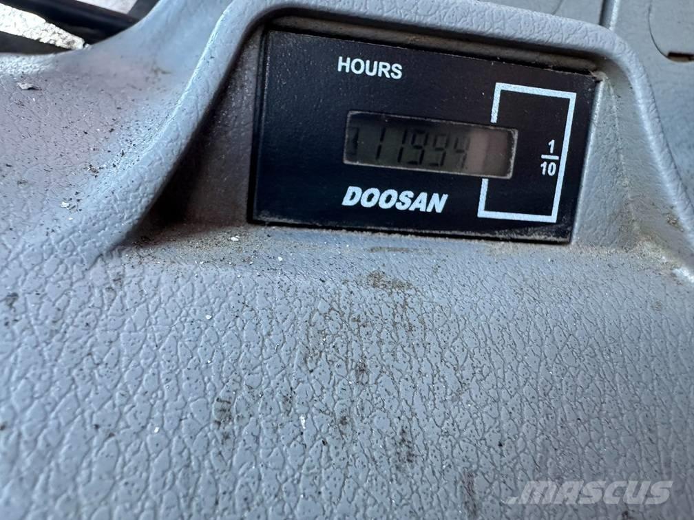 Doosan DX 170 W - 5 Bagri na kolesih