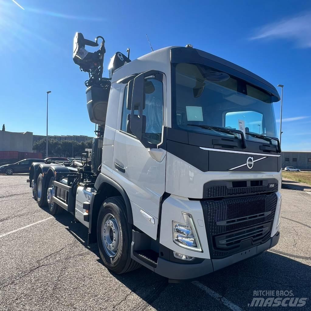 Volvo FM Tovornjaki z žerjavom