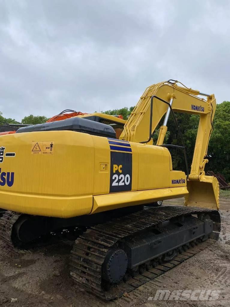 Komatsu 220 Bagri goseničarji