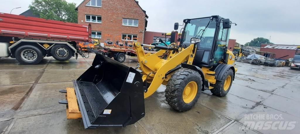 CAT 908M Kolesni nakladalci