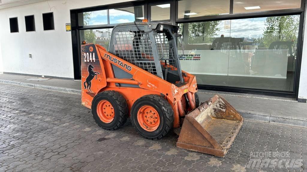 Mustang 2044 Skid steer mini nakladalci