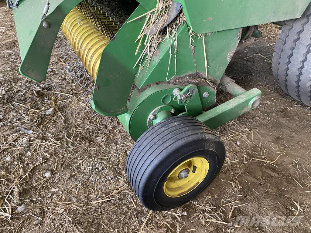 John Deere 623 Balirke (okrogle bale)