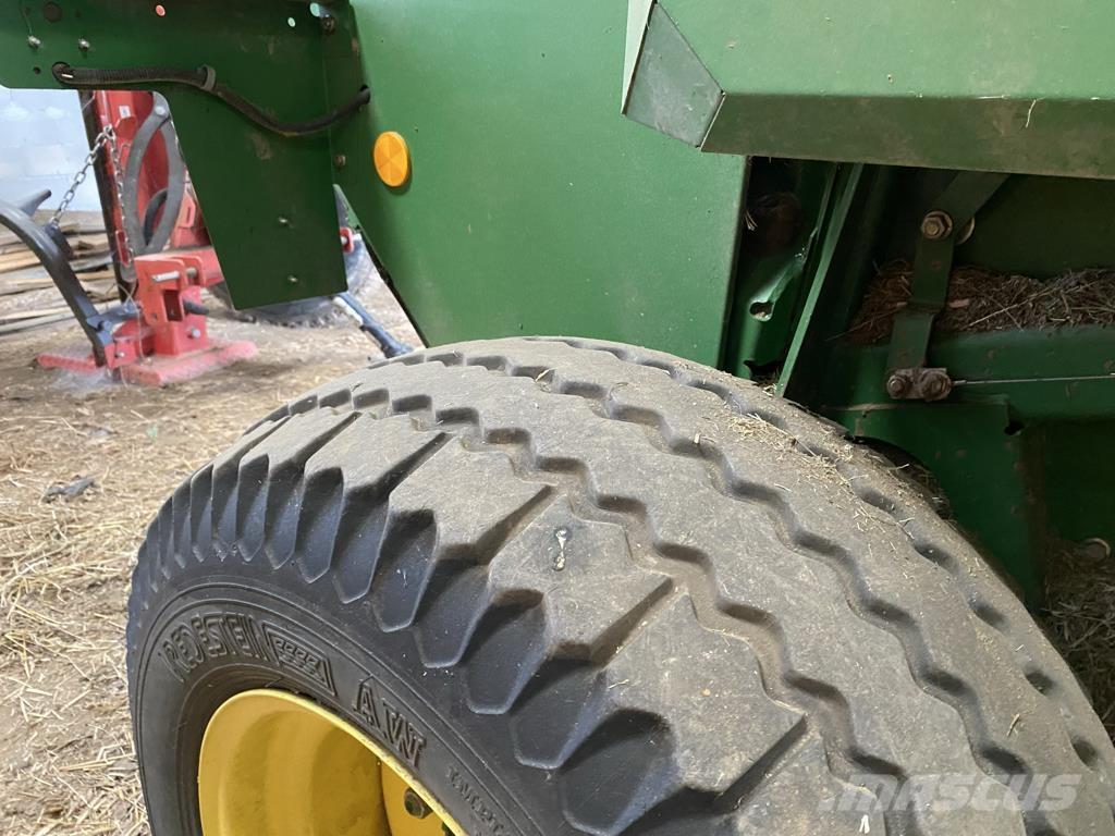 John Deere 623 Balirke (okrogle bale)