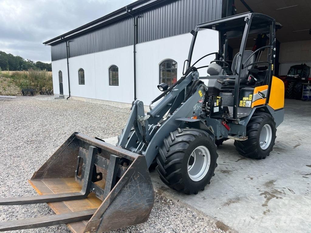 GiANT G2700 X-TRA HD Skid steer mini nakladalci