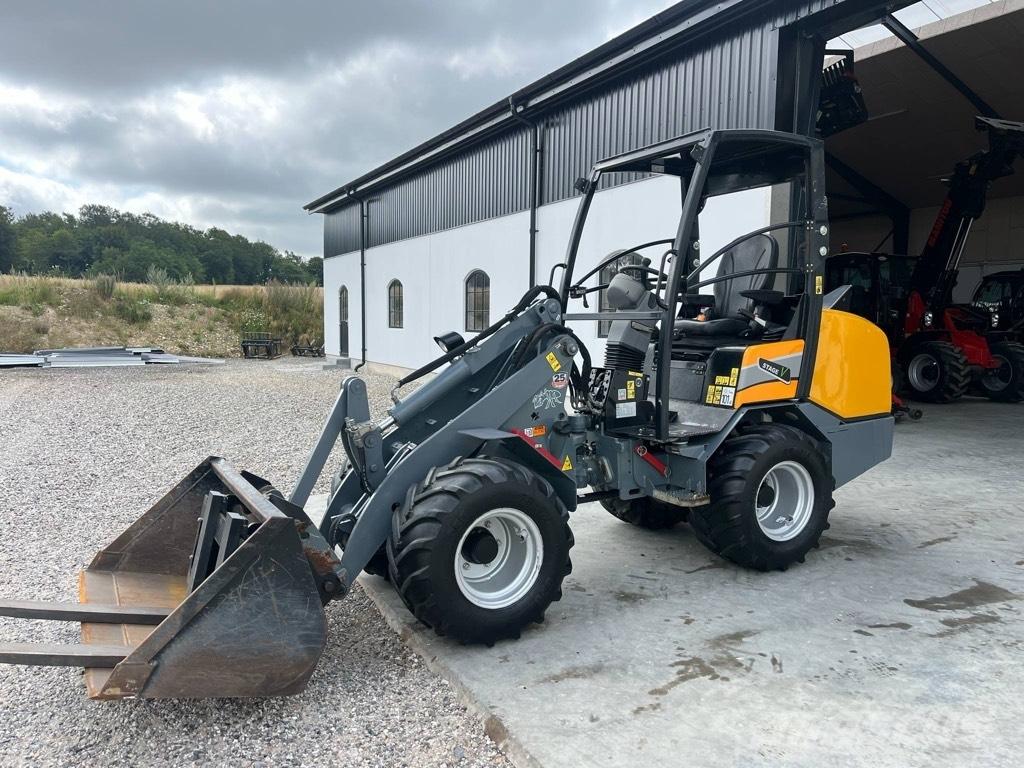 GiANT G2700 X-TRA HD Skid steer mini nakladalci