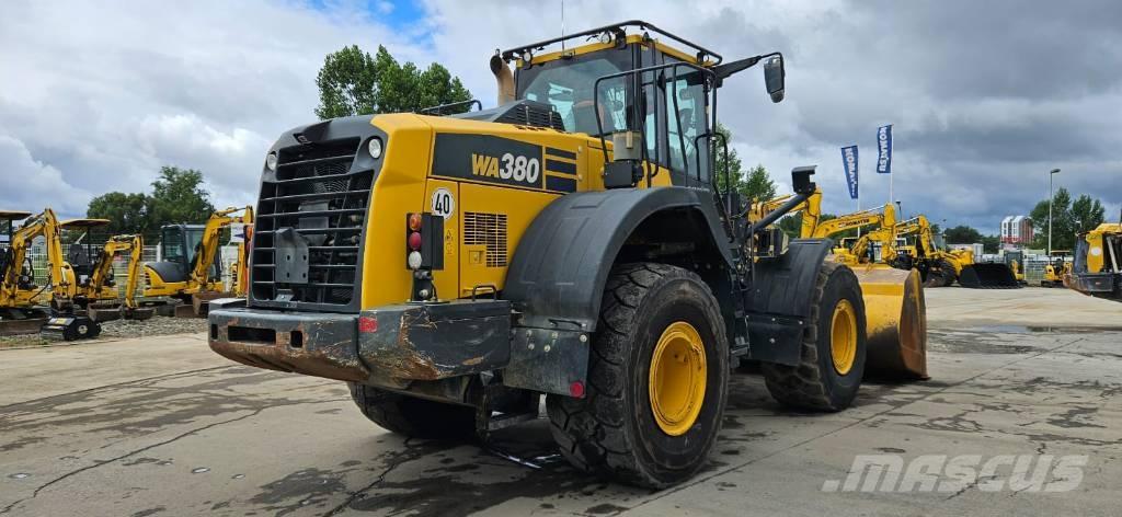 Komatsu WA380-8 Kolesni nakladalci