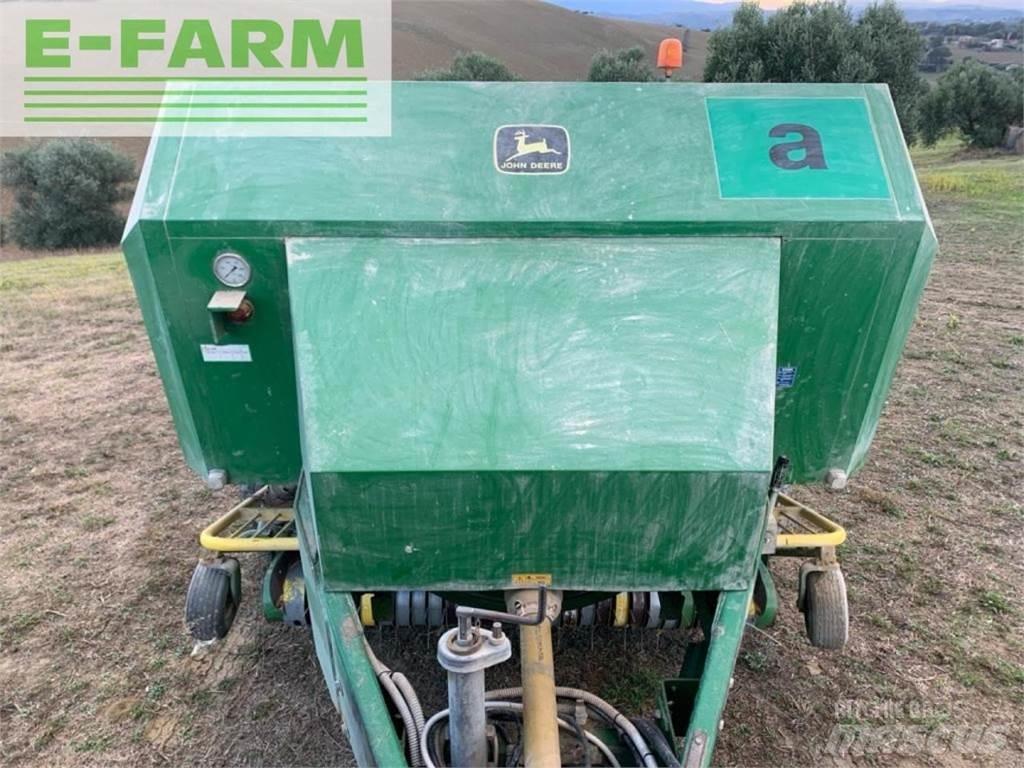John Deere 690 Balirke (kvadratne bale)